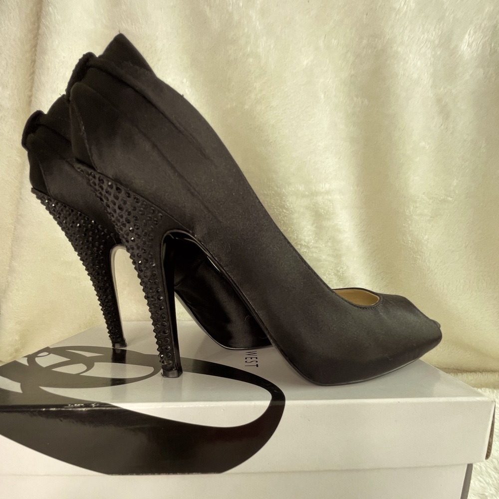 Nine West Black Satin Peep Toe Heel Women’s Size 10